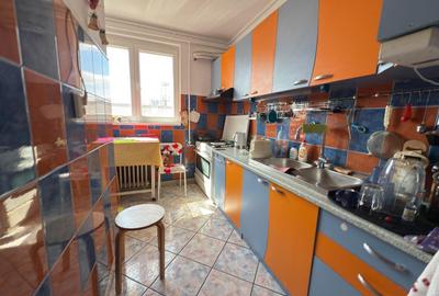 Apartament 4 camere, Ozana, langa scoala nr.116, doua bai, boxa in acte. - 2