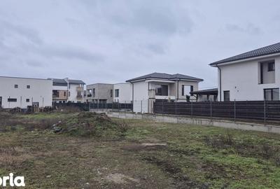 Teren de 1000 mp, în Central - 4