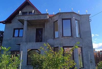 Casă cu 5 camere în Câmpinița