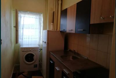 Pacurari-Toma Cozma-ap.1 camere decomandat,et.4/8,mobilat si utilat! - 2