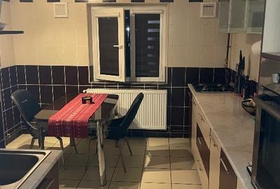 Apartament cu 3 camere decomandat în Micro 4 - 10