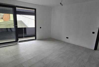 Casă cu 4 camere cu Teren 174 Mp în Tineretului - 8