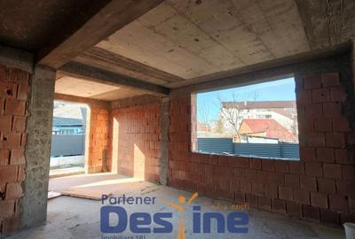 Casă cu 4 camere cu Canalizare în Noua - 7