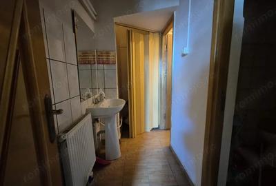 Spațiu comercial, de 84 mp, în Central - 7