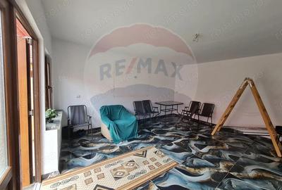 Casa de vanzare in zona Dambovi?a la curte comuna, 105.8mp utili - 1