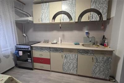 Apartament cu 3 camere decomandat în Calea București