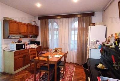 Vila cu aspect de conac in centrul Ploiestiului, ideala pentru locuinta, birou s - 15