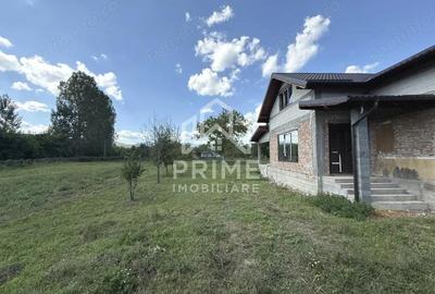 Casă cu 5 camere cu Teren 1800 Mp în Stremț - 2