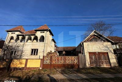 Casă cu 4 camere în Aghireș