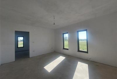 Casă individuală cu 4 camere cu Canalizare în Fântânele - 3