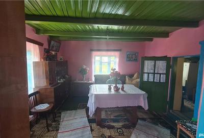 Casă cu Teren 1104 Mp în Poienari - 2