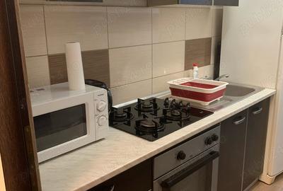 Garsonieră decomandată în Gorjului