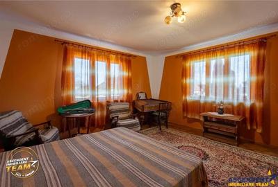 Casă cu 3 camere cu Teren 7608 Mp în Cernat - 19