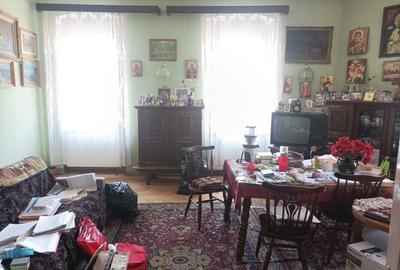 Casa 4 camere libera la vanzare zona Central