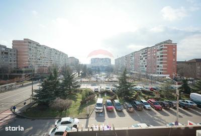 Apartament cu 3 camere semidecomandat în Rogerius