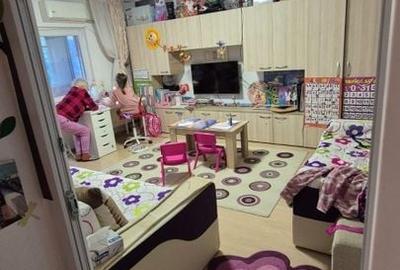 Inel 2 - Dezrobirii apartament decomandat 3 camere 75 mp