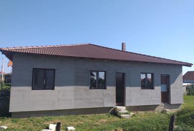 Casă cu 3 camere în Fibiș