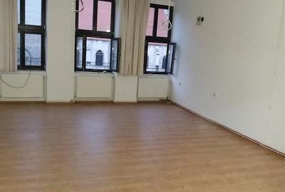 Spațiu comercial, de 65 mp, în Central - 2