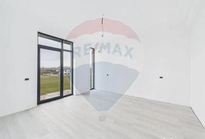 Casă cu 4 camere cu Teren 432 Mp în Găneasa - 9