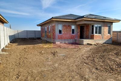 Casă cu 4 camere cu Teren 430 Mp în Central - 1