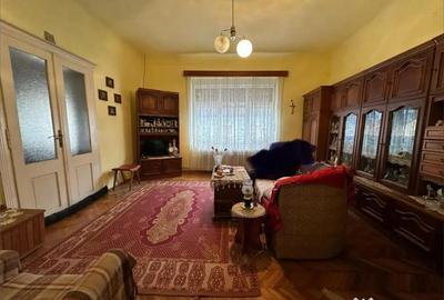 Casă cu 7 camere cu Teren 900 Mp în Central - 16