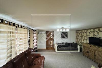 Ap 2 camere, renovat, etaj 1 - zona Piata Mare - 3