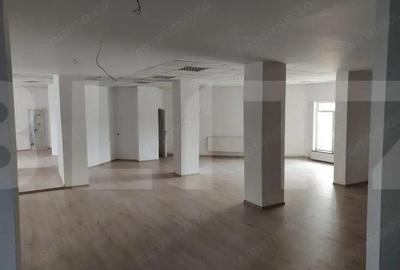 Spatiu in zona centrala, compartimentat, finisat nou - 1