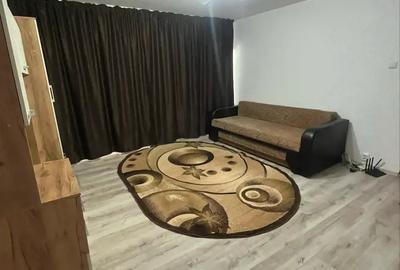 Vand apartament cu 2 camere, zona Pod