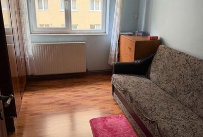 Apartament cu 3 camere decomandat în Astra - 5