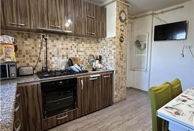 Apartament 3 camere, 2 bai, vedere trilaterala extraordiana, zona Trezorerie - G - 15