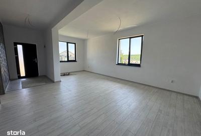 Casă cu 4 camere în Valea Adâncă - 6