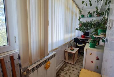 Apartament cu 3 camere semidecomandat, mobilat în Țiglina 2 - 7