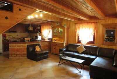 Casă cu 5 camere în Câmpu Cetății