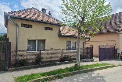 Casă cu 3 camere cu Teren 900 Mp în Planete