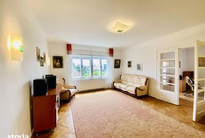 Apartament cu 4 camere decomandat în Sub Arini