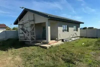 Casă cu 2 camere cu Teren 413 Mp în Frumușani - 2