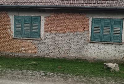 Casă cu 4 camere cu Teren 742 Mp în Apața - 3