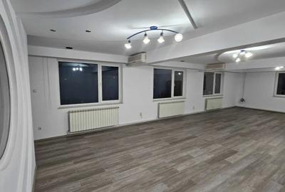 Birou, de 92 mp, în Trocadero - 2