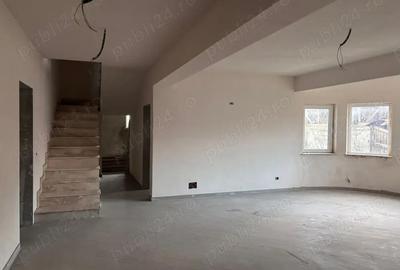 Casă cu 6 camere cu Teren 1100 Mp în Traian - 4
