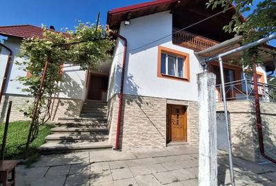 Casă cu 5 camere cu Teren 1200 Mp în Slănic - 2