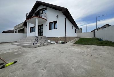 Casă individuală cu 5 camere cu Canalizare în Valu lui Traian