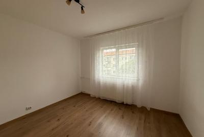 Apartament cu 2 camere decomandat în Lipovei