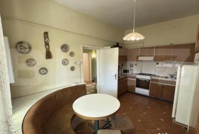 Apartament cu 5 camere decomandat în Central - 1