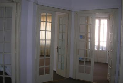 Clădire Istorică Elegantă - Interbelică cu Potențial Comercial - 17