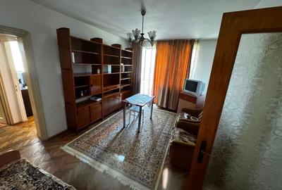 Apartament cu 3 camere semidecomandat în Central
