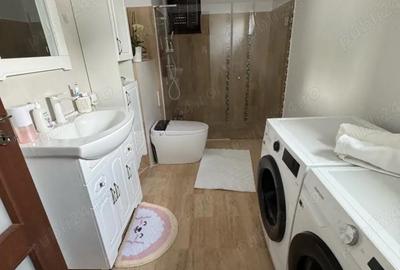 Casă cu 5 camere cu Teren 750 Mp în 1 Decembrie - 2