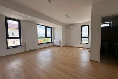 Apartament cu 4 camere semidecomandat în Bragadiru