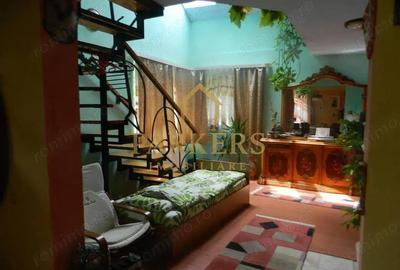 Casă cu 10 camere cu Canalizare în Central - 8