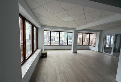 Spațiu comercial, de 600 mp, în Central - 4