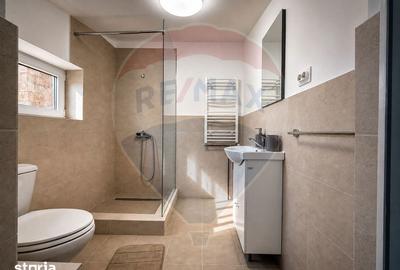 Casă cu 9 camere cu Teren 472 Mp în CFR - 11